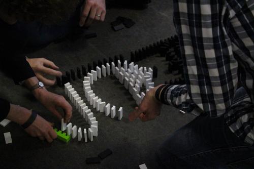 team-building-domino-2